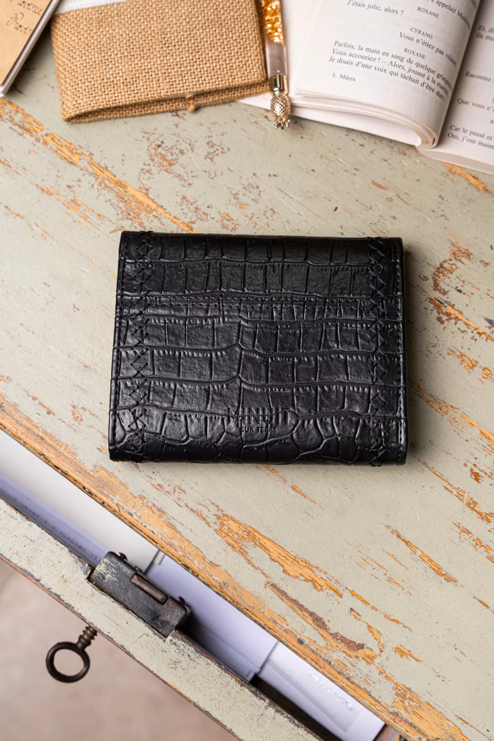 Minuit sur Terre Allegro Croco Noir< Portfolios