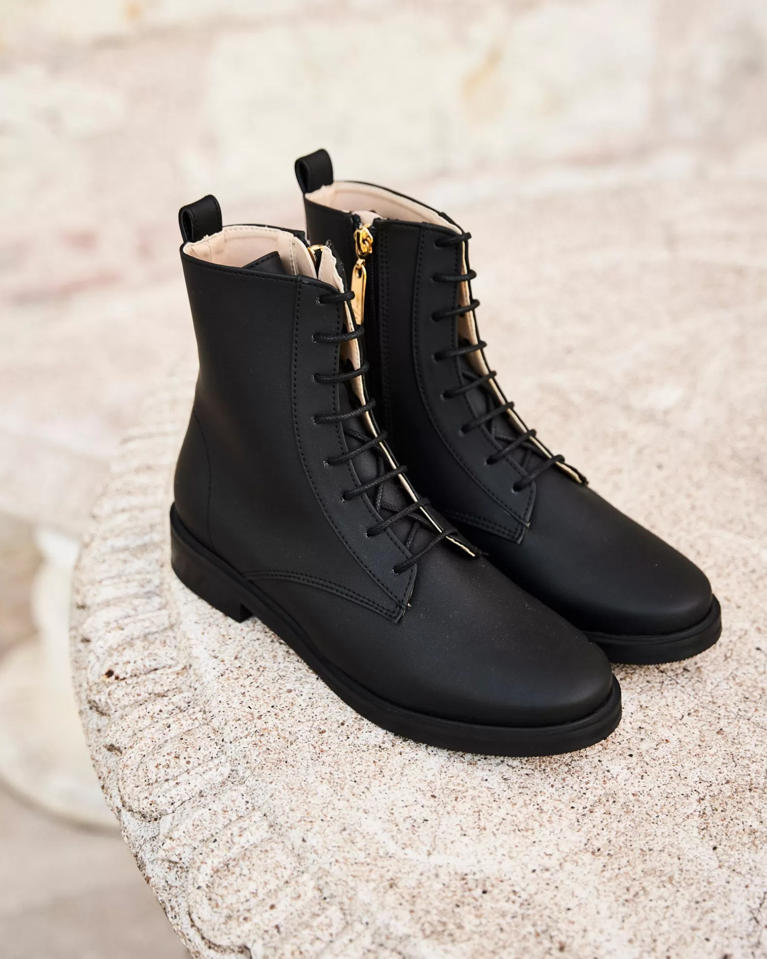 Minuit sur Terre Espion Noir< Low Boots