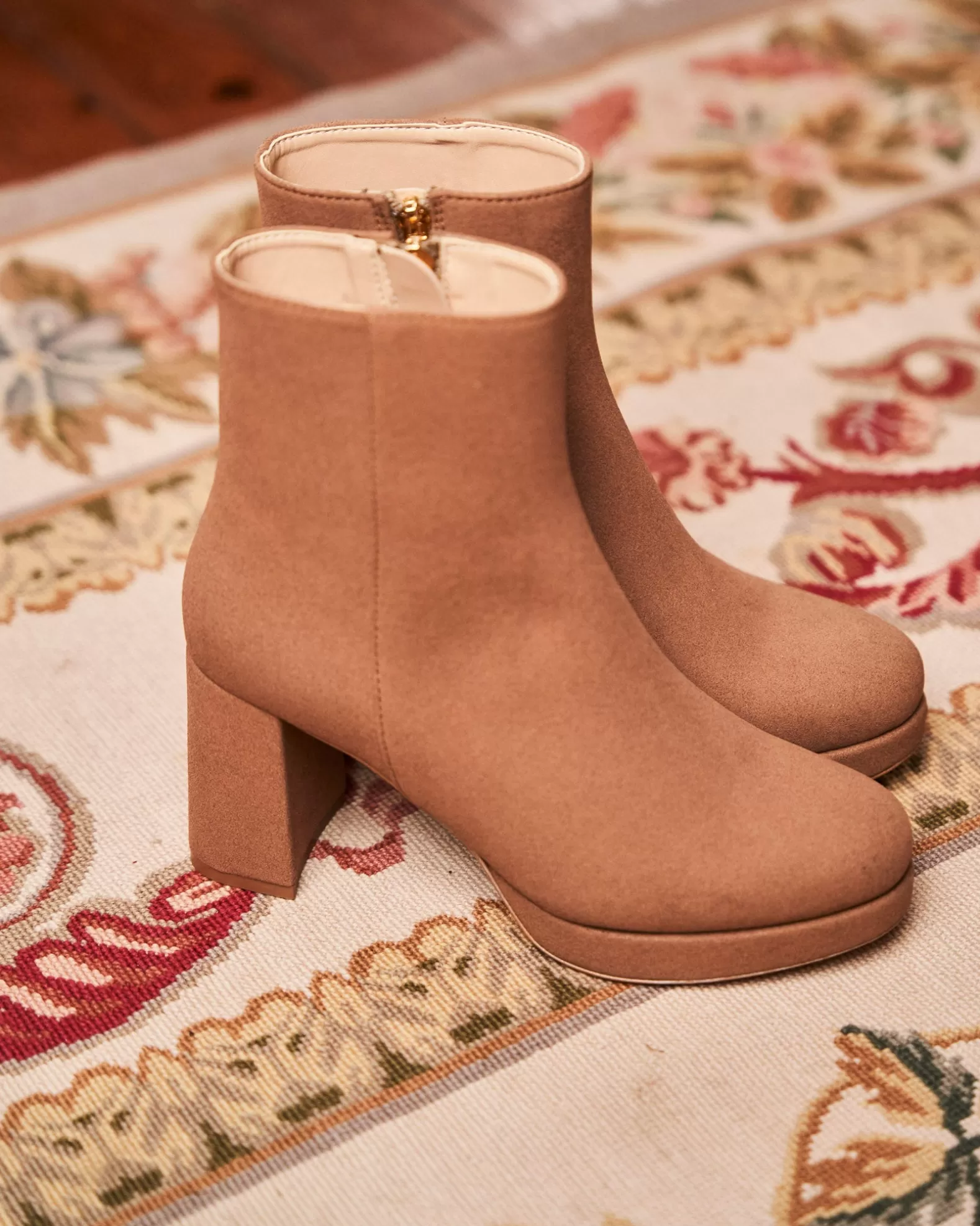 Minuit sur Terre Indice Moka< Heeled Boots