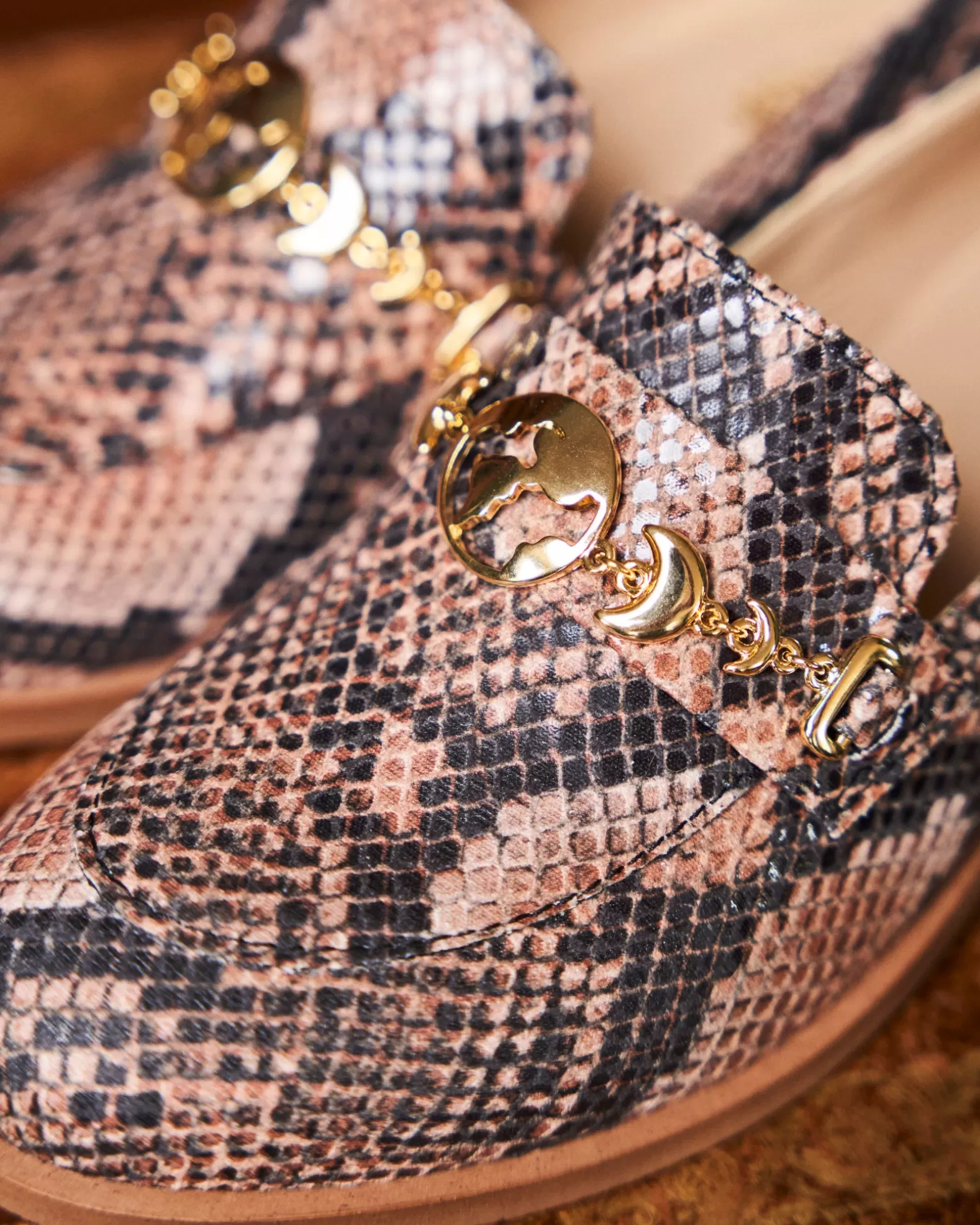 Minuit sur Terre Symbole Serpent< Loafers & Derbies