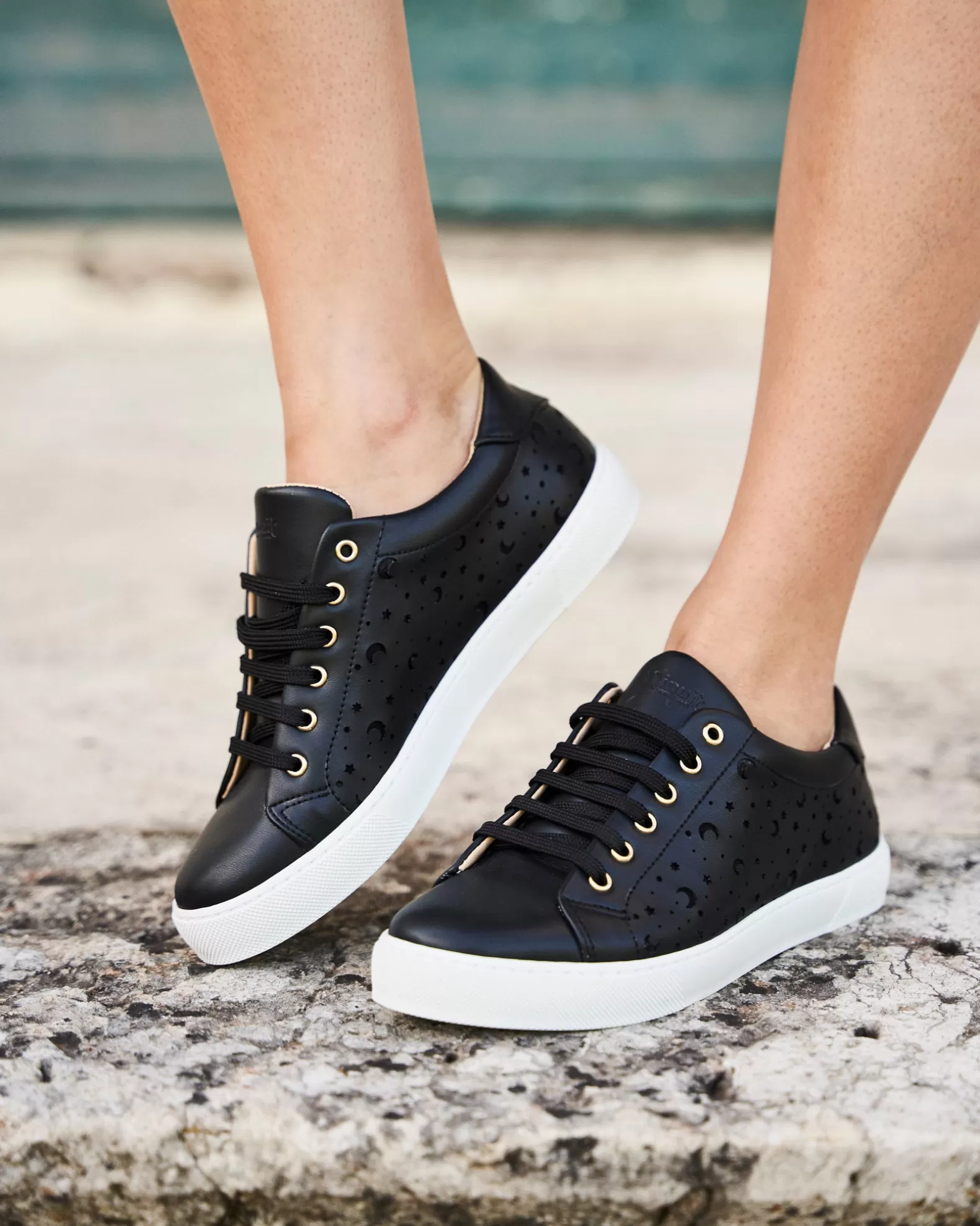 Minuit sur Terre Virevolte Constellations< Sneakers