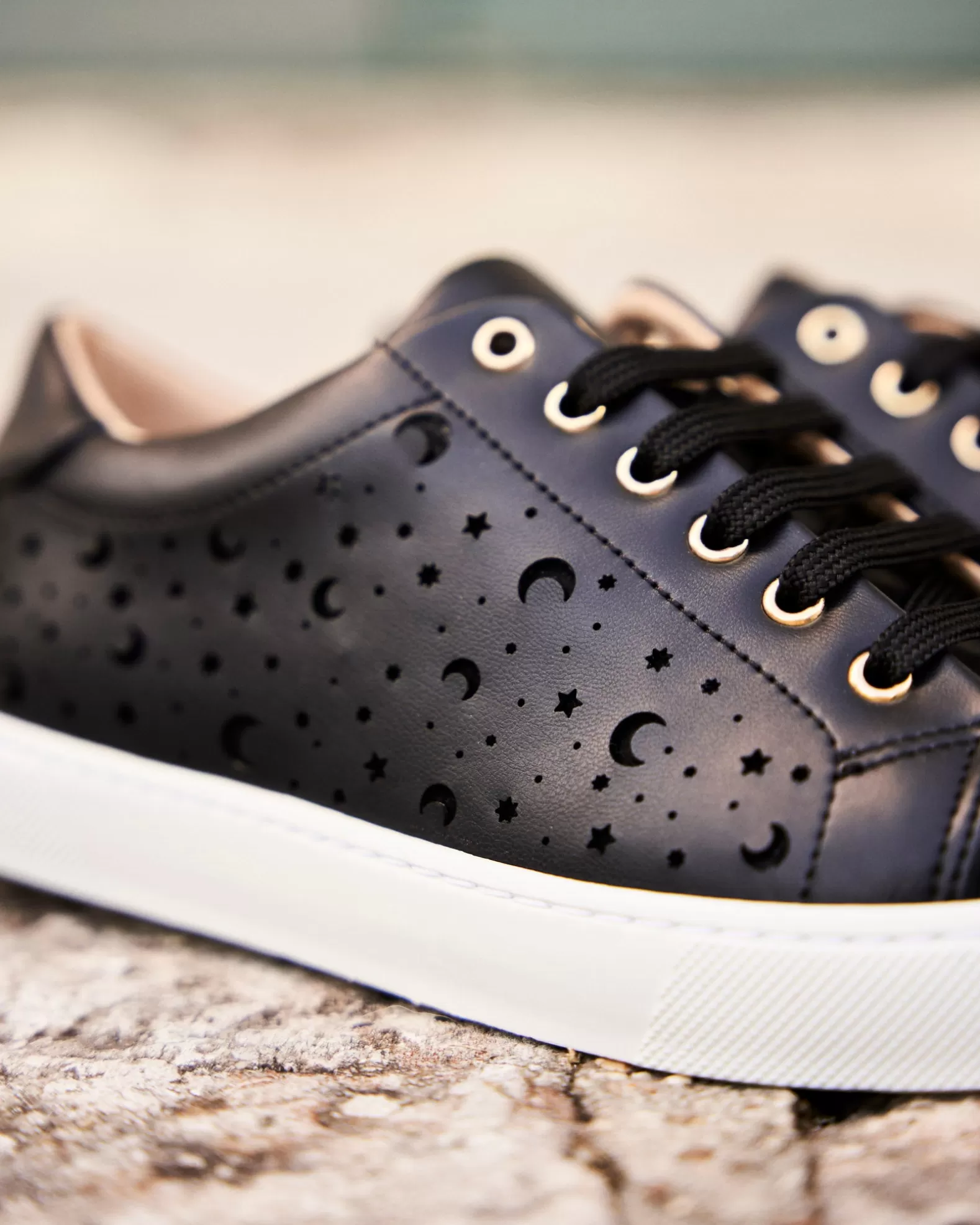 Minuit sur Terre Virevolte Constellations< Sneakers