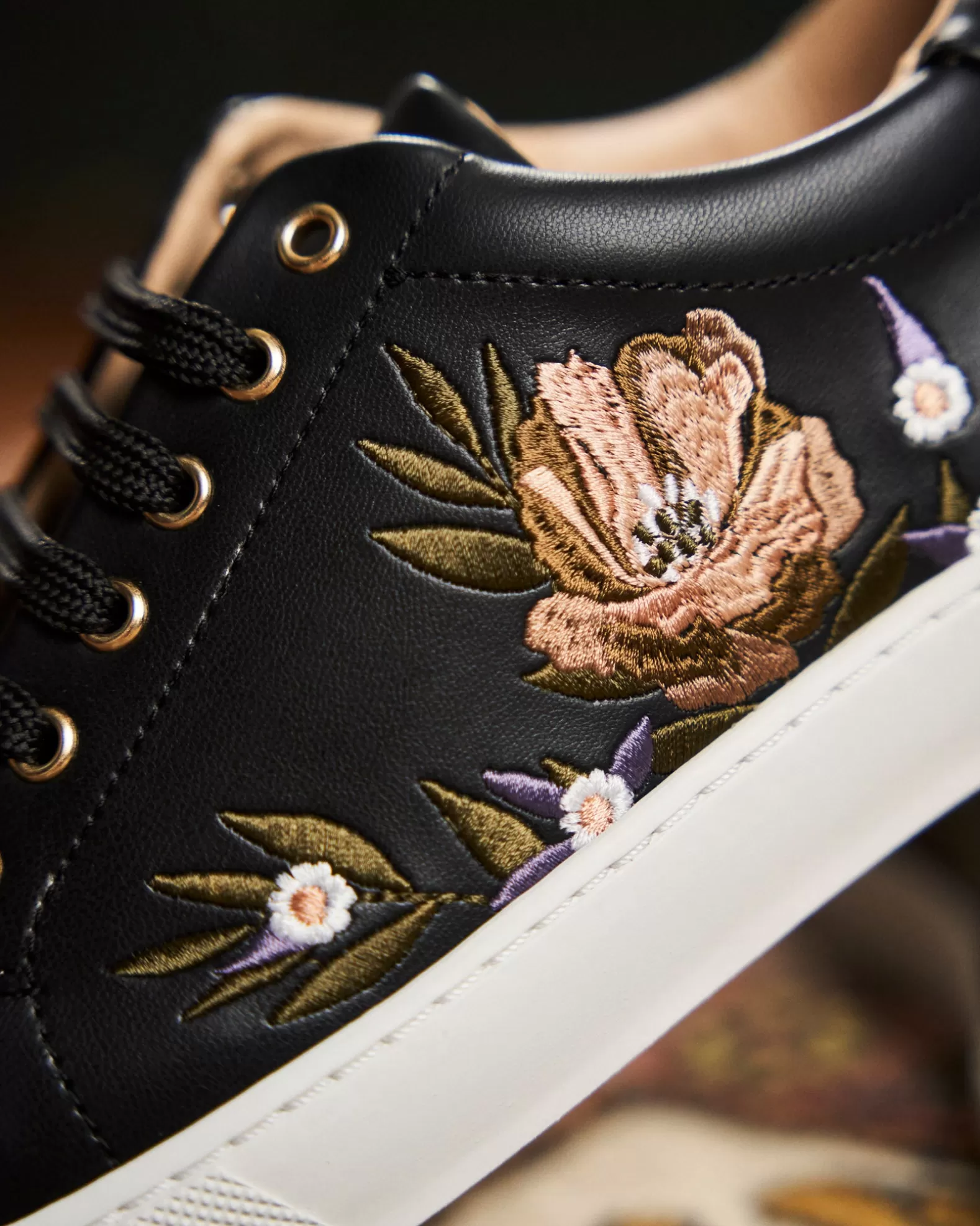 Minuit sur Terre Virevolte Nocturne< Sneakers