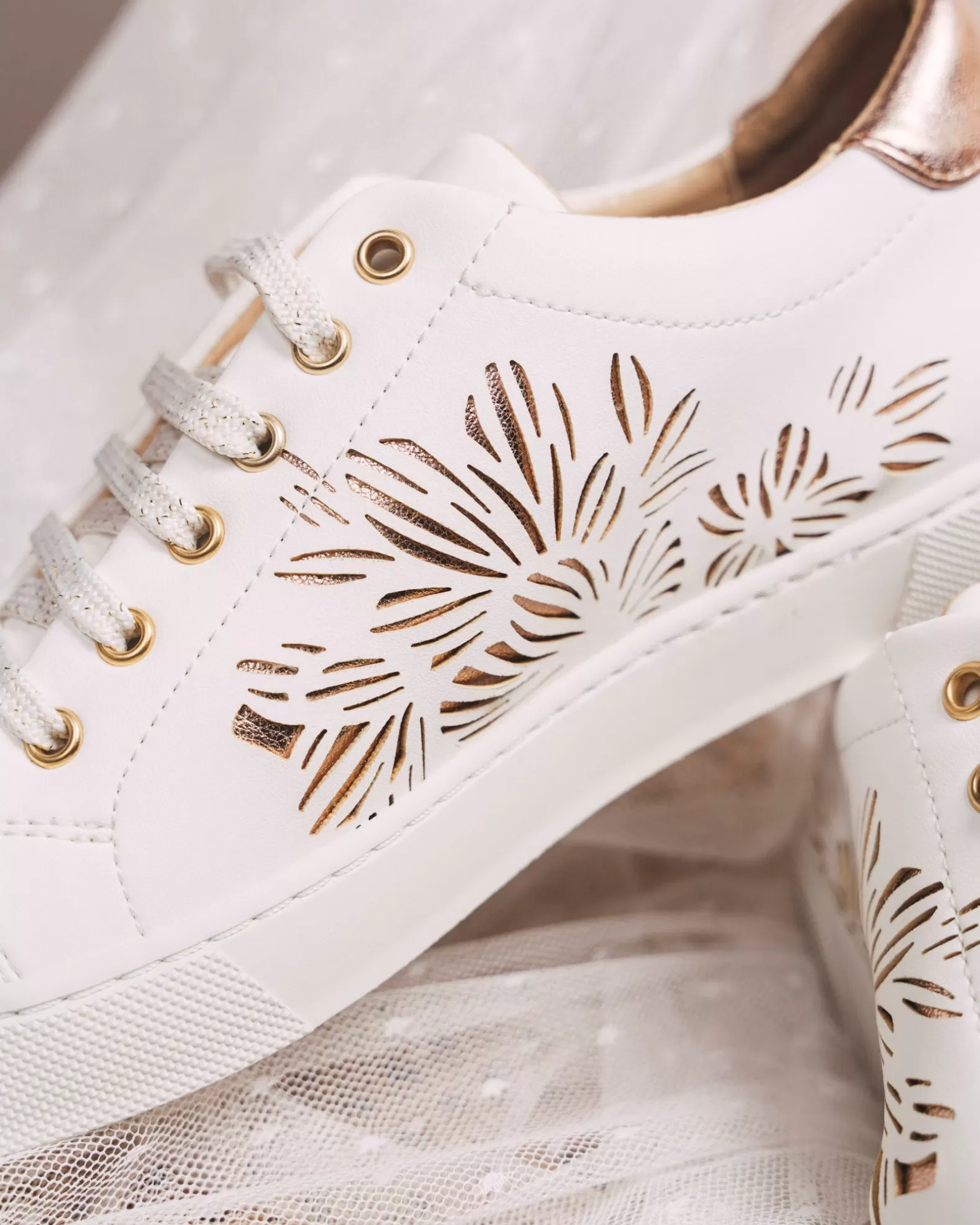 Minuit sur Terre Virevolte Romance< Sneakers