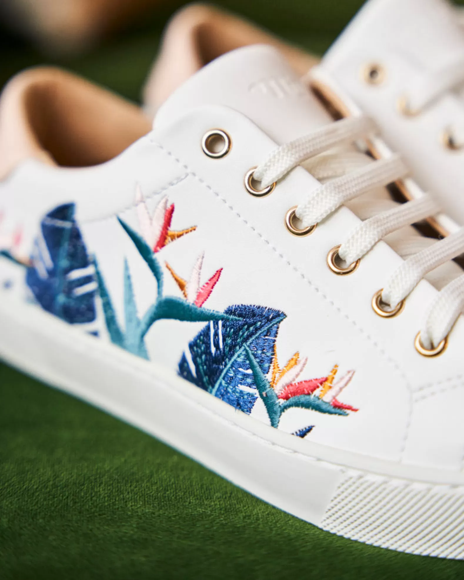 Minuit sur Terre Virevolte Tropical< Sneakers