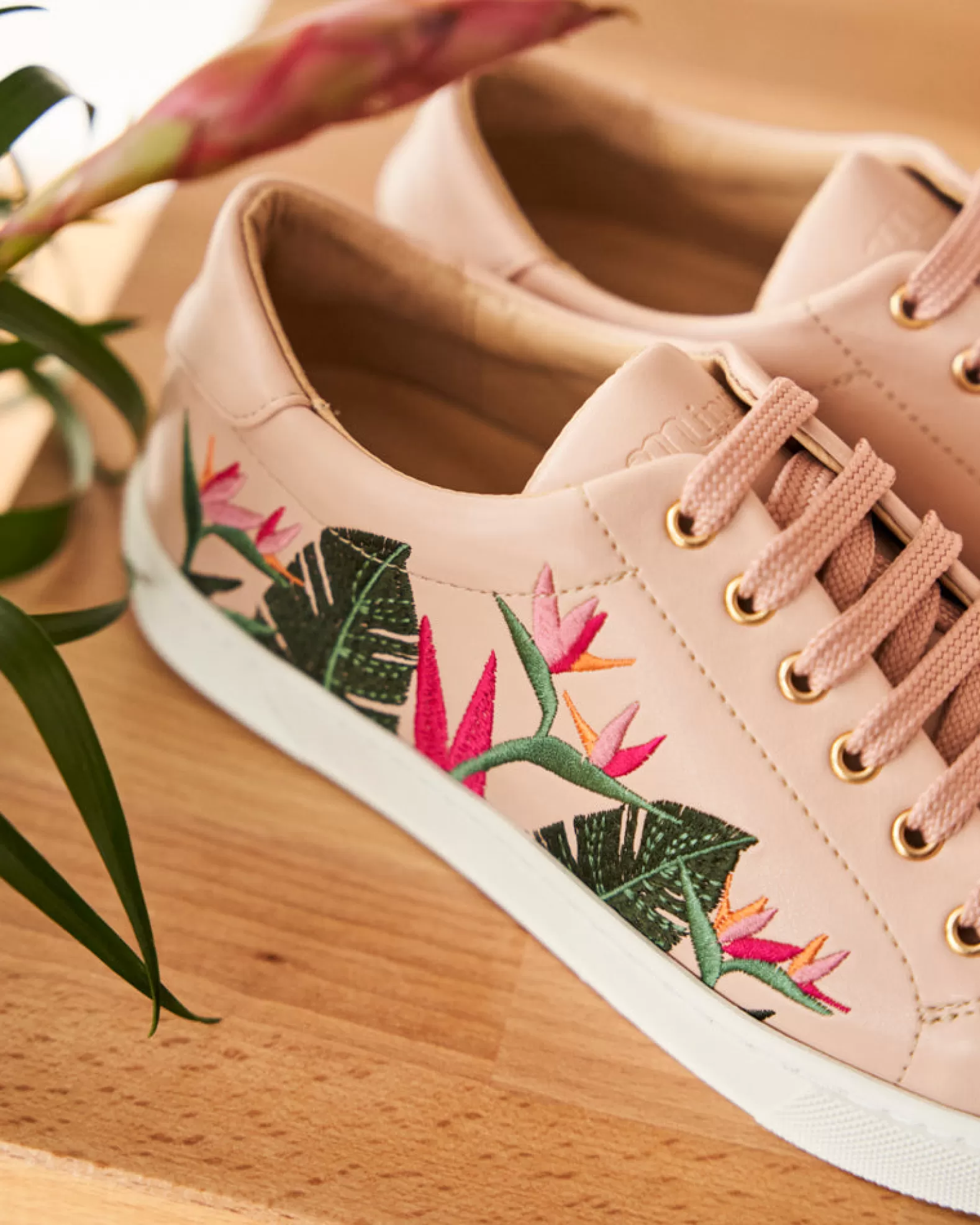 Minuit sur Terre Virevolte Tropical Rose< Sneakers