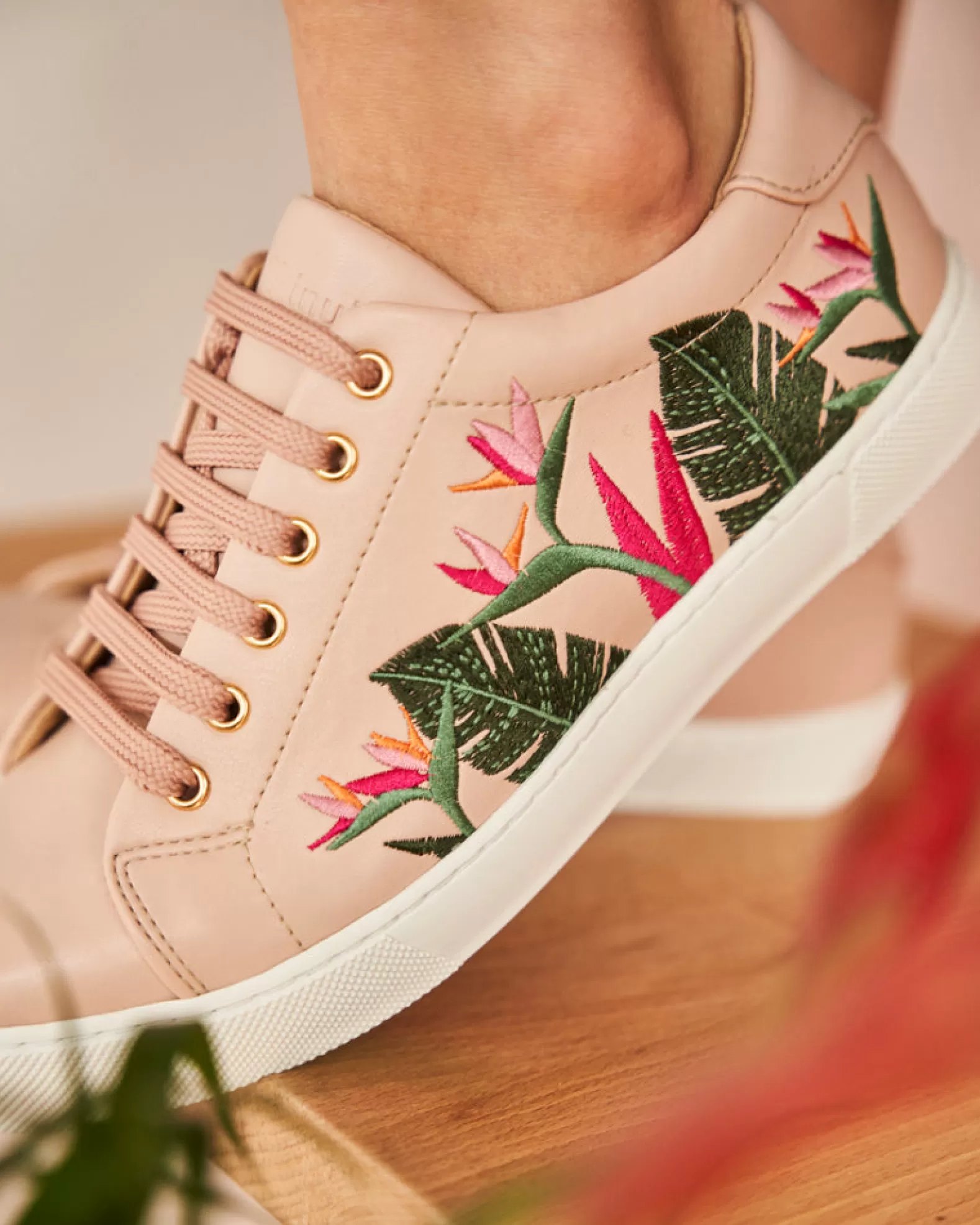 Minuit sur Terre Virevolte Tropical Rose< Sneakers